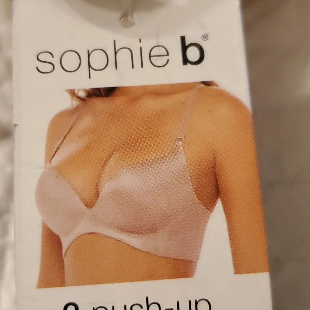 Sophie b. 2 push - up bras - Picture 7 of 7